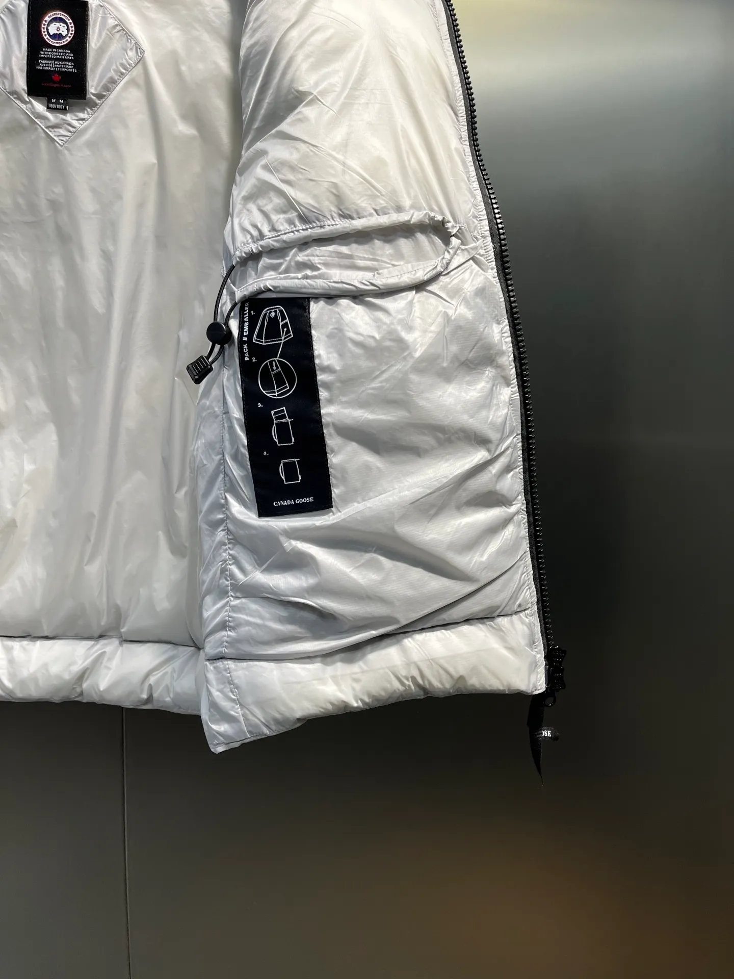 P560 Canadian brand CanadaGoose men's and women's CROFTON lightweight down vest 2229M DWR water-repellent treatment WindWall windproof fabric 700 fleece filling original mold opening details one to one production The upper body effect is stunning Exclusively available on the Xiaohongshu purchasing platform The highest version on the market Size: XS S M L XL XXL